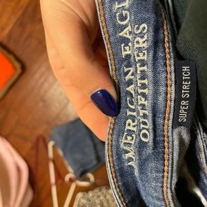 i’m selling some American eagle jeans never been worn. they never fit me.